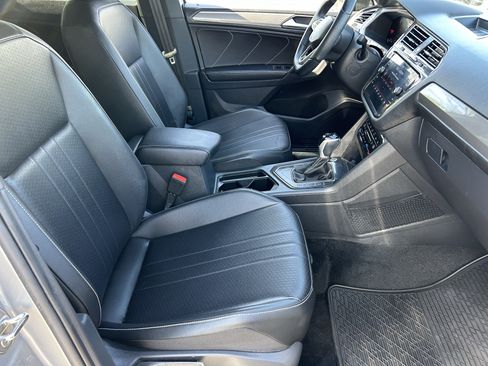 Used 2023 Volkswagen Tiguan SE R-Line FWD image 9