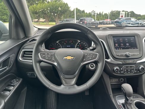 Used 2024 Chevrolet Equinox LT FWD image 24