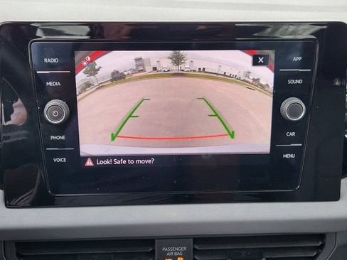 Used 2025 Volkswagen Jetta SE FWD image 16