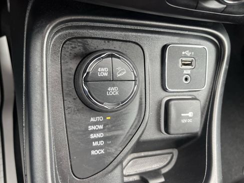 Used 2021 Jeep Compass Trailhawk w/ Sun and Sound Group AWD/4WD image 19