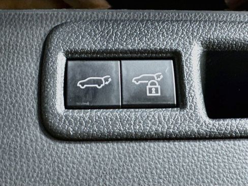 Used 2021 Toyota Venza LE w/ Carpet Mat Package (TMS) AWD/4WD image 31