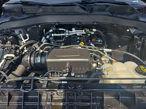 Used 2022 Ford Explorer XLT w/ Equipment Group 202A AWD/4WD image 30