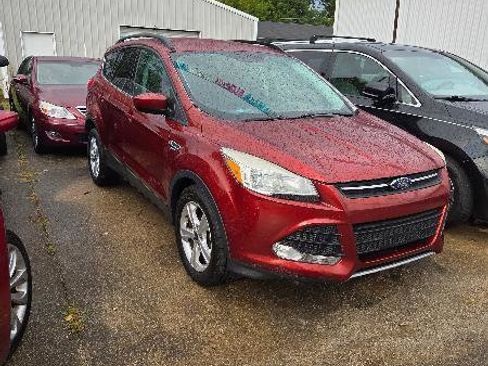 Used 2015 Ford Escape SE image 2