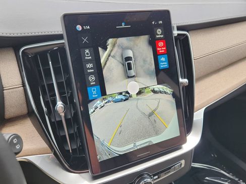 New 2026 Volvo XC90 T8 Plus w/ Protection Package AWD/4WD image 9