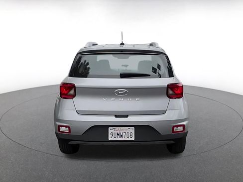 Used 2025 Hyundai Venue SEL FWD image 12