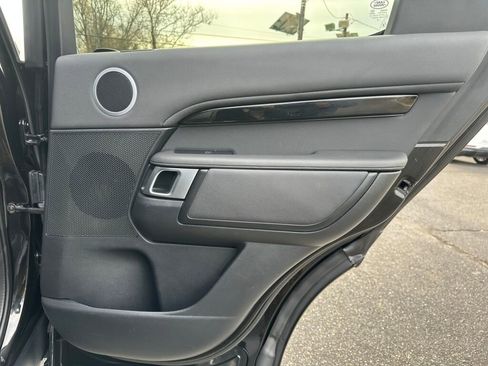 Used 2020 Land Rover Discovery SE image 25