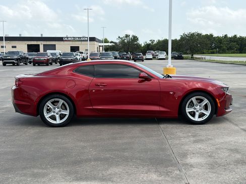 Used 2022 Chevrolet Camaro LT RWD image 8