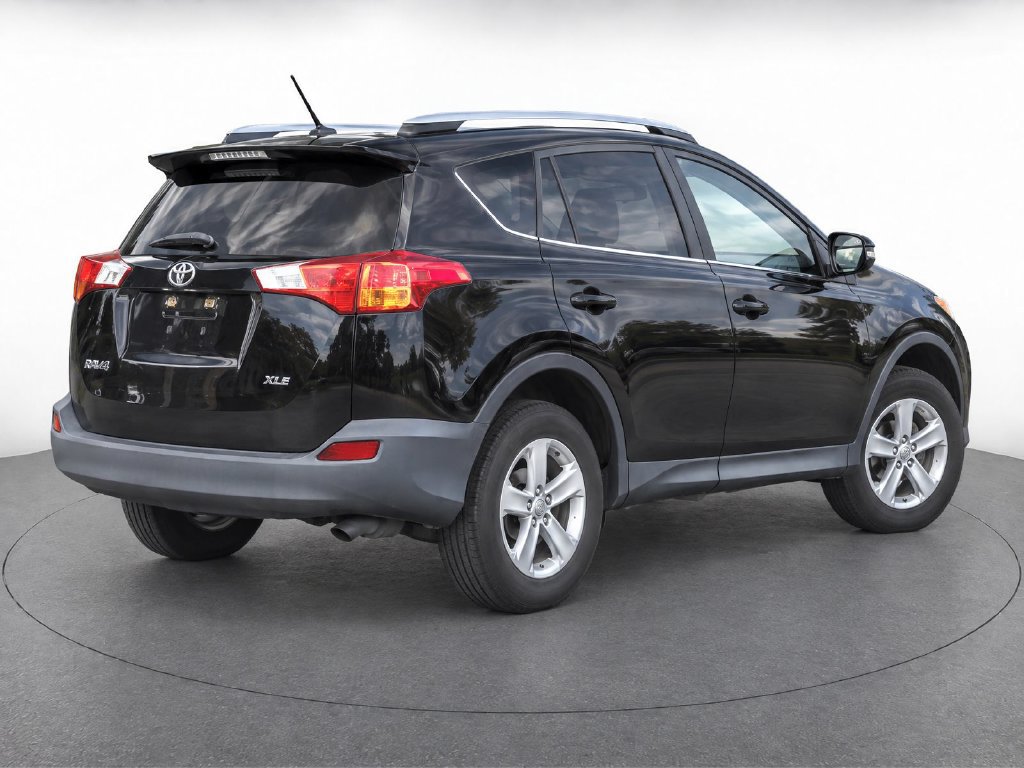Used 2014 Toyota RAV4 XLE FWD image 4