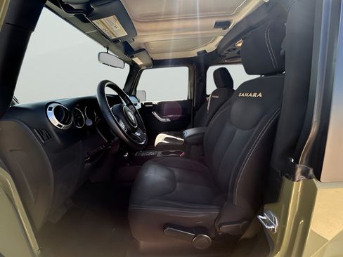 Used 2013 Jeep Wrangler Sahara w/ Dual Top Group AWD/4WD image 8