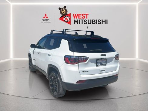 Used 2024 Jeep Compass Latitude w/ Convenience Group AWD/4WD image 4