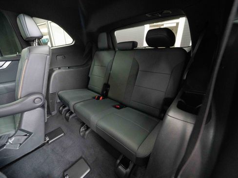 Used 2024 GMC Acadia AT4 w/ Luxury Package image 24