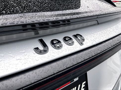 Used 2025 Jeep Wagoneer S Limited AWD/4WD image 9