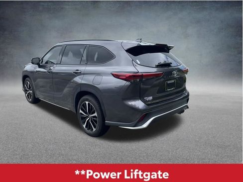 Used 2022 Toyota Highlander XSE FWD image 7
