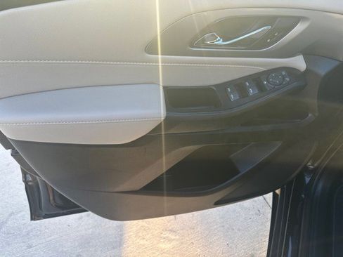 Used 2022 Chevrolet Traverse LS image 4