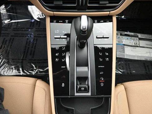 New 2026 Porsche Macan AWD/4WD image 13