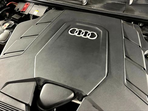 Used 2019 Audi Q8 Premium Plus w/ Premium Plus image 32