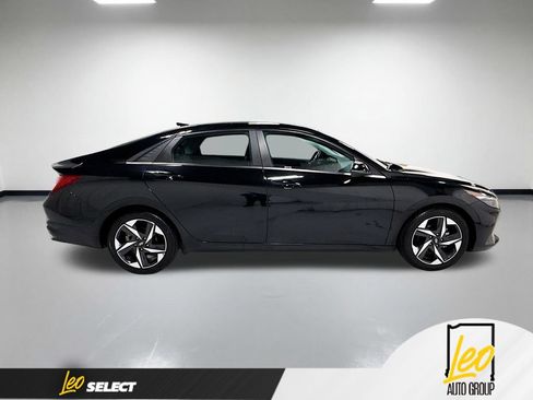 Used 2022 Hyundai Elantra Limited FWD image 6