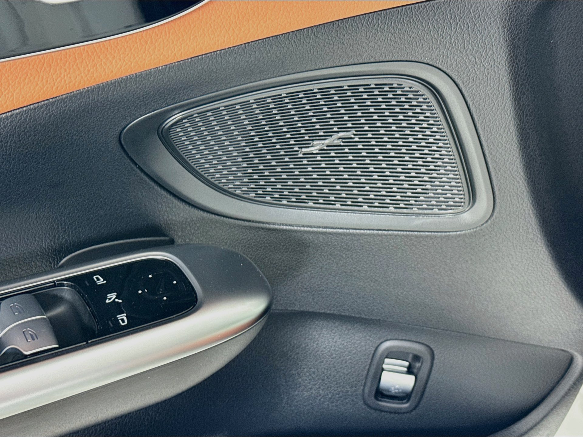 Used 2025 Mercedes-Benz C 300 Sedan image 19