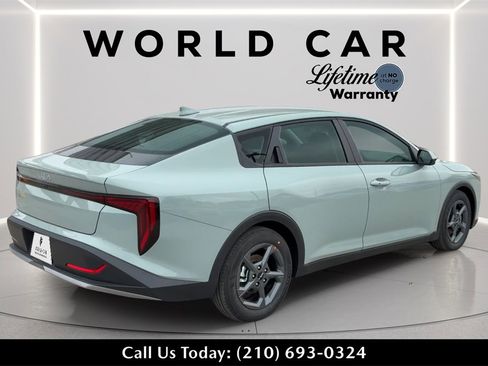 New 2025 Kia K4 LXS image 7