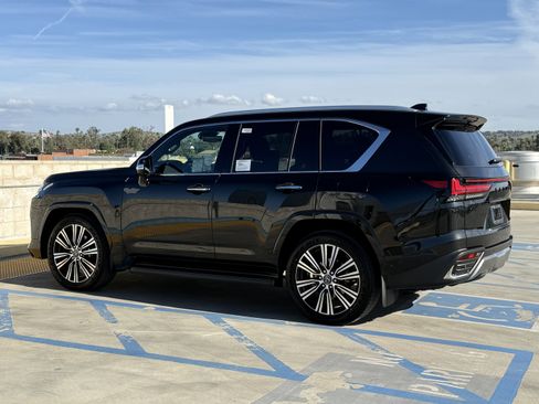 New 2026 Lexus LX 700h Luxury image 9