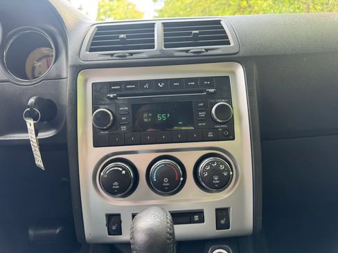 Used 2009 Dodge Challenger SE RWD image 12