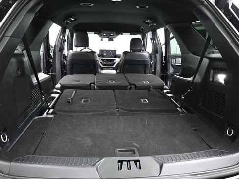 Used 2025 Ford Explorer ST-Line w/ ST-Line Street Pack image 23