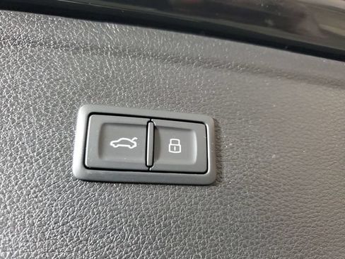 Used 2023 Audi SQ5 Prestige AWD/4WD image 6