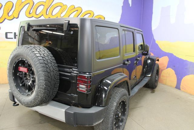 Used 2014 Jeep Wrangler Unlimited Sahara w/ Dual Top Group AWD/4WD image 8
