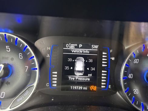 Used 2020 Chrysler Pacifica Touring-L image 24