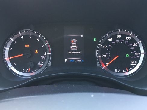 Used 2020 Toyota Highlander LE AWD/4WD image 2