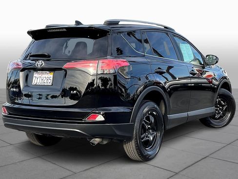 Used 2017 Toyota RAV4 LE image 12