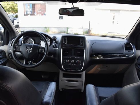Used 2017 Dodge Grand Caravan SXT FWD image 14