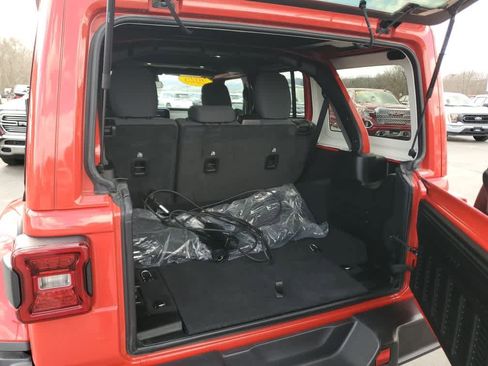 Used 2025 Jeep Wrangler Sahara w/ Safety Group image 10