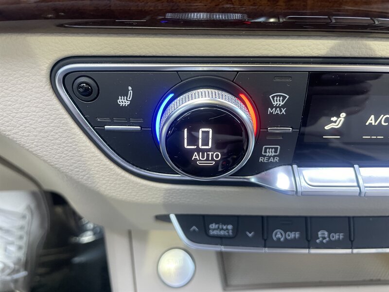 Used 2018 Audi Q5 2.0T Premium w/ Convenience Package AWD/4WD image 12