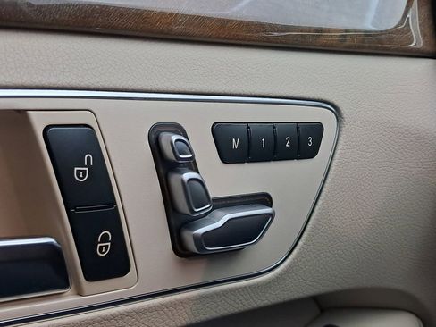 Used 2016 Mercedes-Benz E 350 4MATIC Sedan image 18