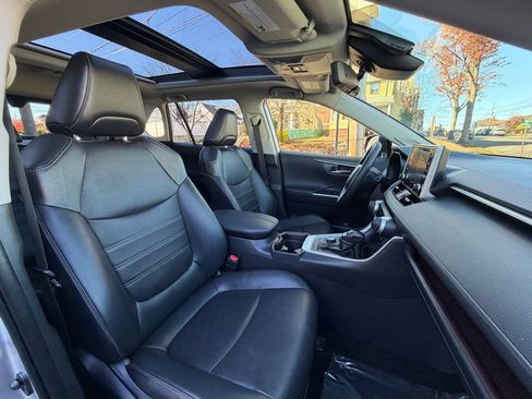 Used 2021 Toyota RAV4 Limited image 26
