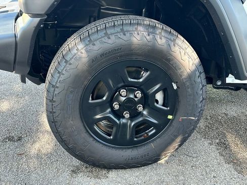 Used 2025 Jeep Wrangler Sport image 20