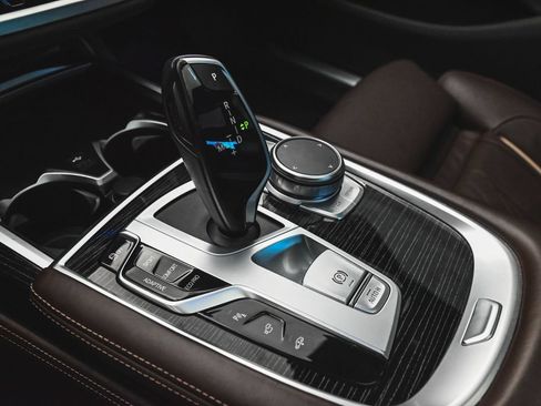 Used 2022 BMW 750i xDrive w/ M Sport Package AWD/4WD image 26