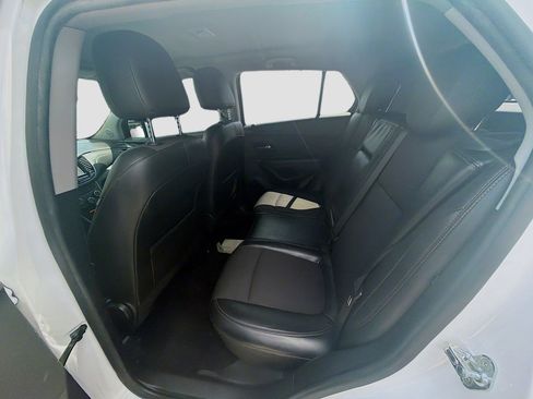 Used 2022 Chevrolet Trax LT w/ LT Convenience Package image 22