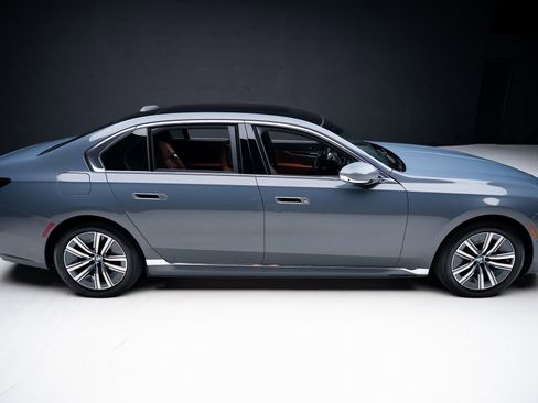 Used 2023 BMW i7 xDrive60 image 34