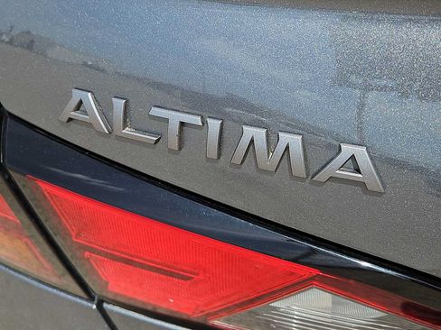 Used 2024 Nissan Altima 2.5 SV FWD image 11