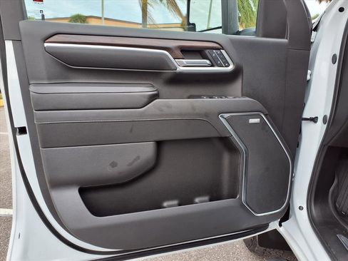 Used 2025 GMC Sierra 2500 SLT w/ SLT Convenience Package image 27