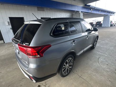 Used 2016 Mitsubishi Outlander SEL AWD/4WD image 16