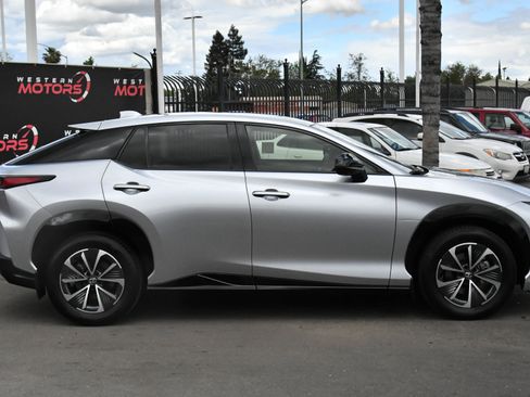 Used 2024 Lexus RZ 300e Premium image 9