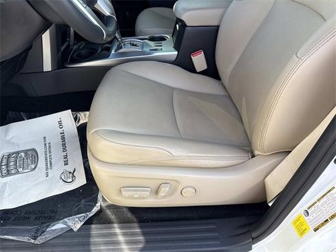 Used 2022 Toyota 4Runner Limited image 11