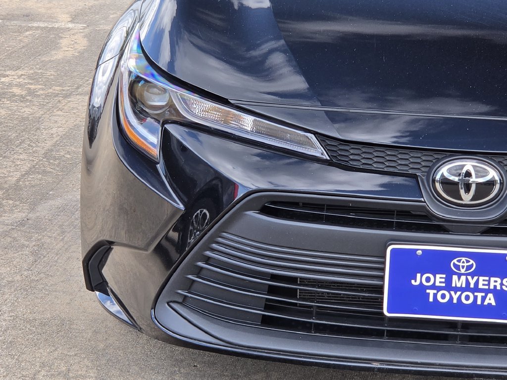 Used 2025 Toyota Corolla LE FWD image 5