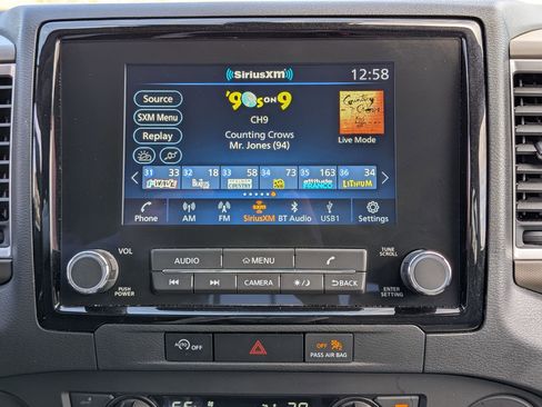 Used 2024 Nissan Frontier SV image 16