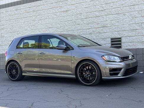 Used 2017 Volkswagen Golf 4-Door AWD/4WD image 18