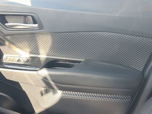 Used 2019 Toyota C-HR XLE image 14