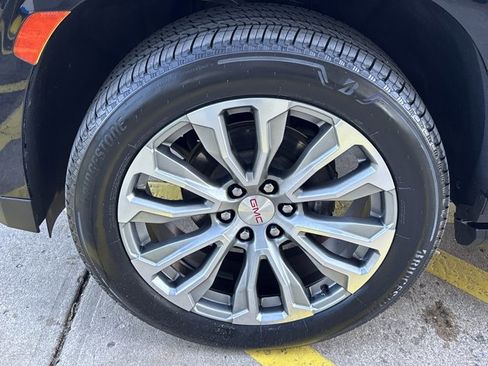 Used 2021 GMC Yukon Denali w/ Denali Premium Package image 14